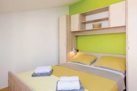 Mirta 0*, Kastel Novi